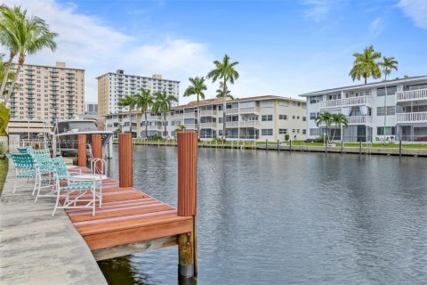 Condominio en venta en Hallandale Beach, Florida, 1 dormitorio, 74.32 m2 № 1452371 - foto 15