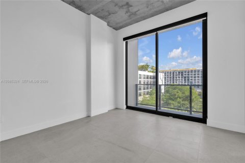 Condominio en alquiler en Miami, Florida, 2 dormitorios, 88.07 m2 № 2355192 - foto 15