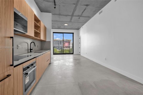 Condominio en Miami, Florida, 2 dormitorios  № 2355192