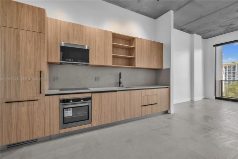 Condominio en alquiler en Miami, Florida, 2 dormitorios, 88.07 m2 № 2355192 - foto 4
