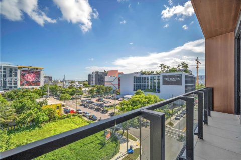 Condominio en alquiler en Miami, Florida, 2 dormitorios, 88.07 m2 № 2355192 - foto 24