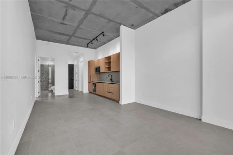 Condominio en alquiler en Miami, Florida, 2 dormitorios, 88.07 m2 № 2355192 - foto 17