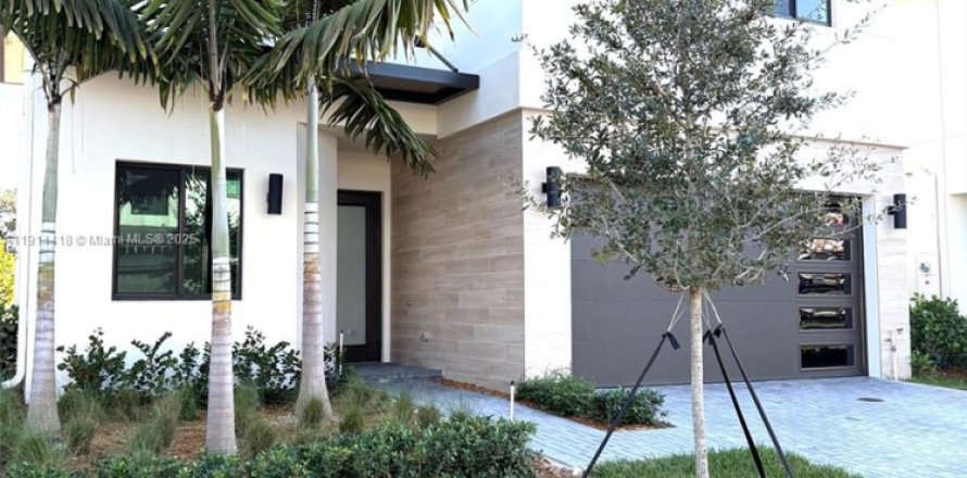 Villa ou maison à Fort Lauderdale, Floride 4 chambres, 255.57 m2 № 1971516