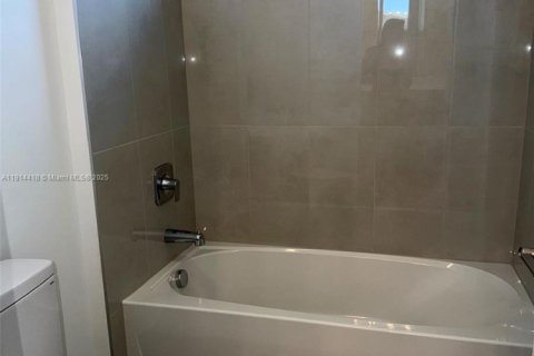 Villa ou maison à louer à Fort Lauderdale, Floride: 4 chambres, 255.57 m2 № 1971516 - photo 28