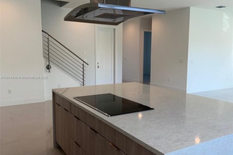 Villa ou maison à louer à Fort Lauderdale, Floride: 4 chambres, 255.57 m2 № 1971516 - photo 13