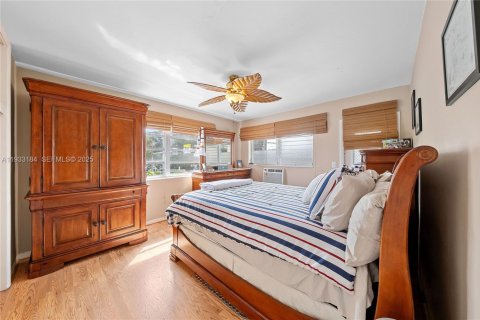 Condo in Miami Beach, Florida, 1 bedroom № 2152468 - photo 22