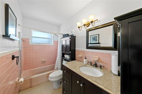 Condo in Miami Beach, Florida, 1 bedroom № 2152468 - photo 21