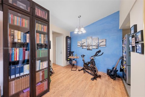 Condo in Miami Beach, Florida, 1 bedroom № 2152468 - photo 14