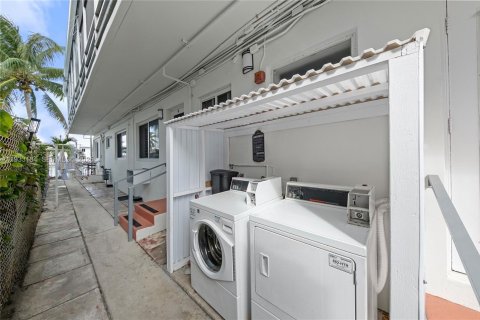 Condo in Miami Beach, Florida, 1 bedroom № 2152468 - photo 28