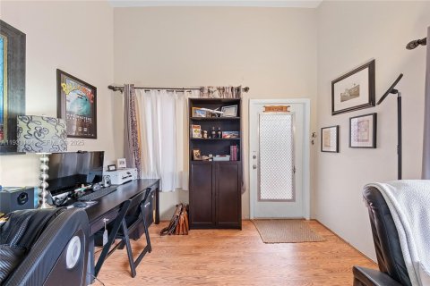 Condo in Miami Beach, Florida, 1 bedroom № 2152468 - photo 13