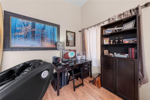 Condo in Miami Beach, Florida, 1 bedroom № 2152468 - photo 9
