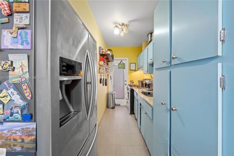 Condo in Miami Beach, Florida, 1 bedroom № 2152468 - photo 18