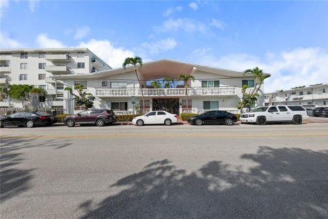 Condo in Miami Beach, Florida, 1 bedroom № 2152468