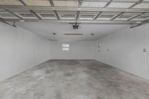 Casa en venta en Fort Pierce, Florida, 4 dormitorios, 193.24 m2 № 994076 - foto 1