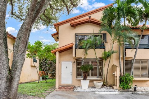 Townhouse in Miami, Florida 2 bedrooms, 107.02 sq.m. № 1926911 - photo 1