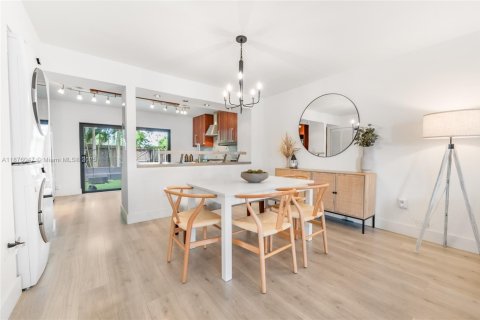 Townhouse in Miami, Florida 2 bedrooms, 107.02 sq.m. № 1926911 - photo 3