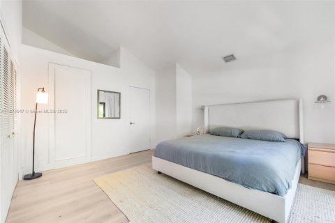 Townhouse in Miami, Florida 2 bedrooms, 107.02 sq.m. № 1926911 - photo 13