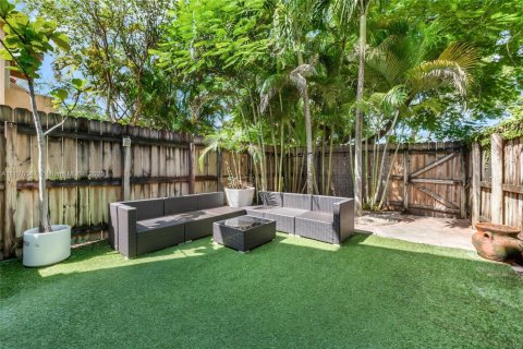 Townhouse in Miami, Florida 2 bedrooms, 107.02 sq.m. № 1926911 - photo 10