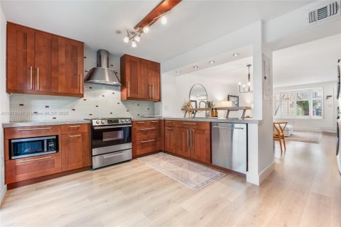 Townhouse in Miami, Florida 2 bedrooms, 107.02 sq.m. № 1926911 - photo 6