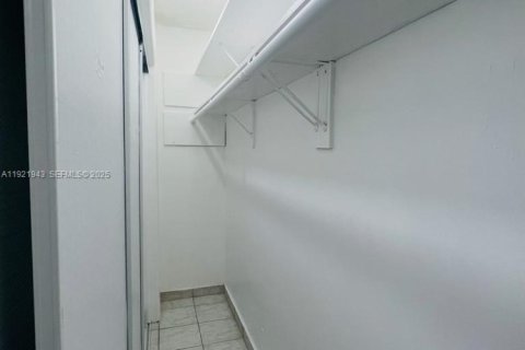 Copropriété à louer à North Bay Village, Floride: 1 chambre, 64.57 m2 № 1977429 - photo 9