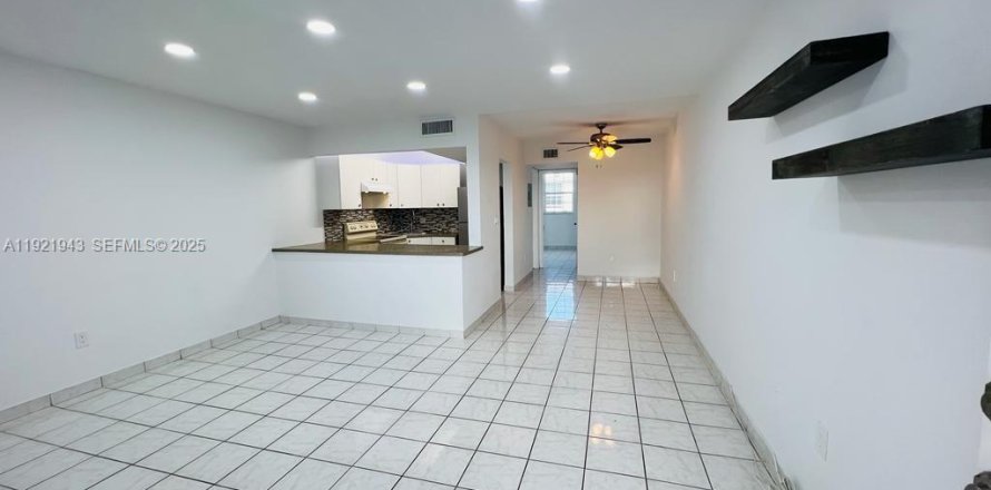 Condo à North Bay Village, Floride, 1 chambre  № 1977429