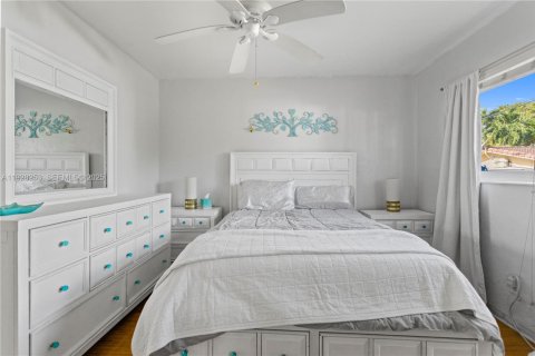 Condo in Hallandale Beach, Florida, 1 bedroom № 1988528 - photo 20