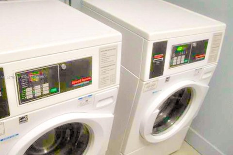 Купить кондоминиум в Майами, Флорида 2 спальни, 109.16м2, № 1883784 - фото 23