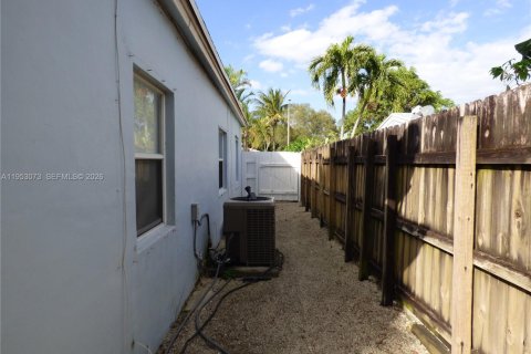 Villa ou maison à louer à North Miami Beach, Floride: 3 chambres, 104.61 m2 № 2008748 - photo 17