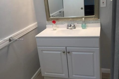 Villa ou maison à louer à North Miami Beach, Floride: 3 chambres, 104.61 m2 № 2008748 - photo 21