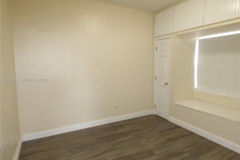 Villa ou maison à louer à North Miami Beach, Floride: 3 chambres, 104.61 m2 № 2008748 - photo 10