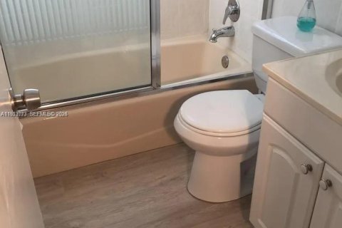 Villa ou maison à louer à North Miami Beach, Floride: 3 chambres, 104.61 m2 № 2008748 - photo 22