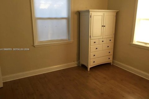 Villa ou maison à louer à North Miami Beach, Floride: 3 chambres, 104.61 m2 № 2008748 - photo 18