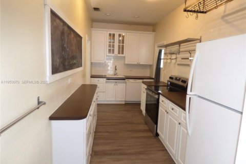 Villa ou maison à louer à North Miami Beach, Floride: 3 chambres, 104.61 m2 № 2008748 - photo 2