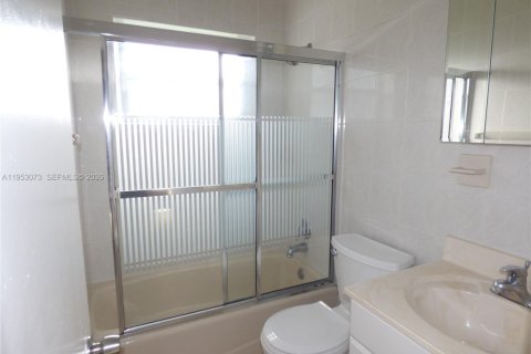 Villa ou maison à louer à North Miami Beach, Floride: 3 chambres, 104.61 m2 № 2008748 - photo 14