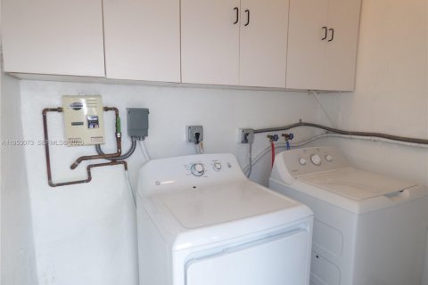 Villa ou maison à louer à North Miami Beach, Floride: 3 chambres, 104.61 m2 № 2008748 - photo 3