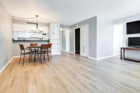 Condominio en alquiler en Clearwater, Florida, 3 habitaciones, 52.49 m2 № 2110772 - foto 7