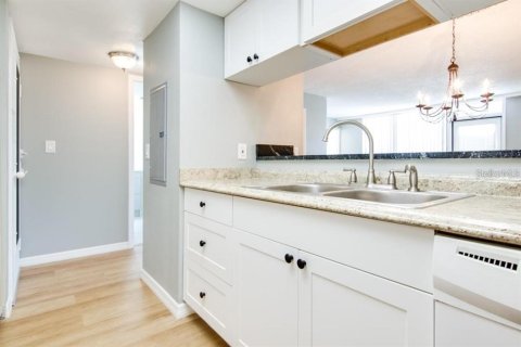 Condominio en alquiler en Clearwater, Florida, 3 habitaciones, 52.49 m2 № 2110772 - foto 3