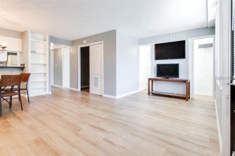 Condominio en alquiler en Clearwater, Florida, 3 habitaciones, 52.49 m2 № 2110772 - foto 8