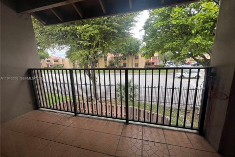 Снять в аренду квартиру в Майами, Флорида 2 спальни, 81.2м2, № 2005008 - фото 6