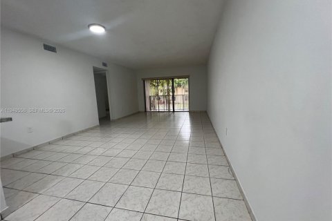 Снять в аренду квартиру в Майами, Флорида 2 спальни, 81.2м2, № 2005008 - фото 5