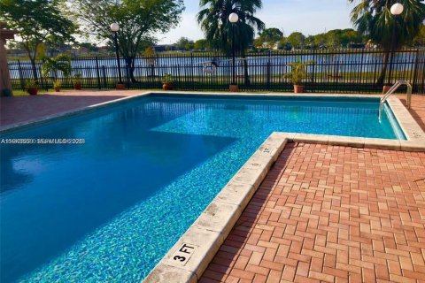 Снять в аренду квартиру в Майами, Флорида 2 спальни, 81.2м2, № 2005008 - фото 21