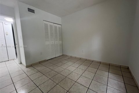 Снять в аренду квартиру в Майами, Флорида 2 спальни, 81.2м2, № 2005008 - фото 10