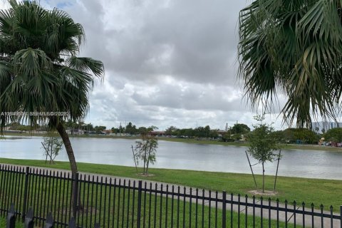 Снять в аренду квартиру в Майами, Флорида 2 спальни, 81.2м2, № 2005008 - фото 19