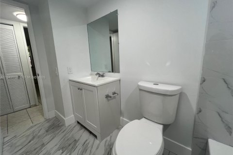 Снять в аренду квартиру в Майами, Флорида 2 спальни, 81.2м2, № 2005008 - фото 12