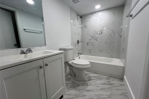 Снять в аренду квартиру в Майами, Флорида 2 спальни, 81.2м2, № 2005008 - фото 11