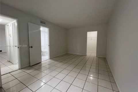 Снять в аренду квартиру в Майами, Флорида 2 спальни, 81.2м2, № 2005008 - фото 17