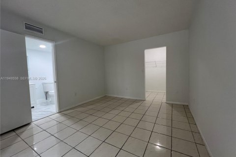 Снять в аренду квартиру в Майами, Флорида 2 спальни, 81.2м2, № 2005008 - фото 16