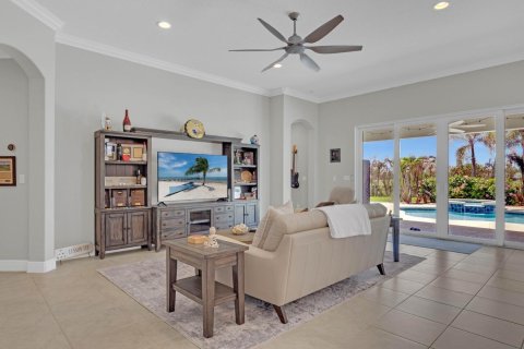 House in Vero Beach, Florida 3 bedrooms, 176.42 sq.m. № 2262193 - photo 8
