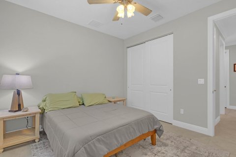 House in Vero Beach, Florida 3 bedrooms, 176.42 sq.m. № 2262193 - photo 18