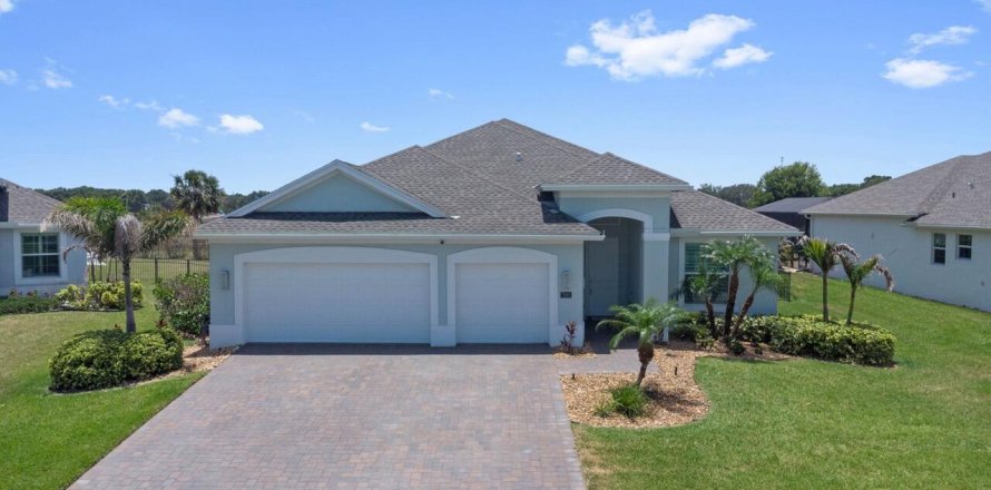 House in Vero Beach, Florida 3 bedrooms, 176.42 sq.m. № 2262193